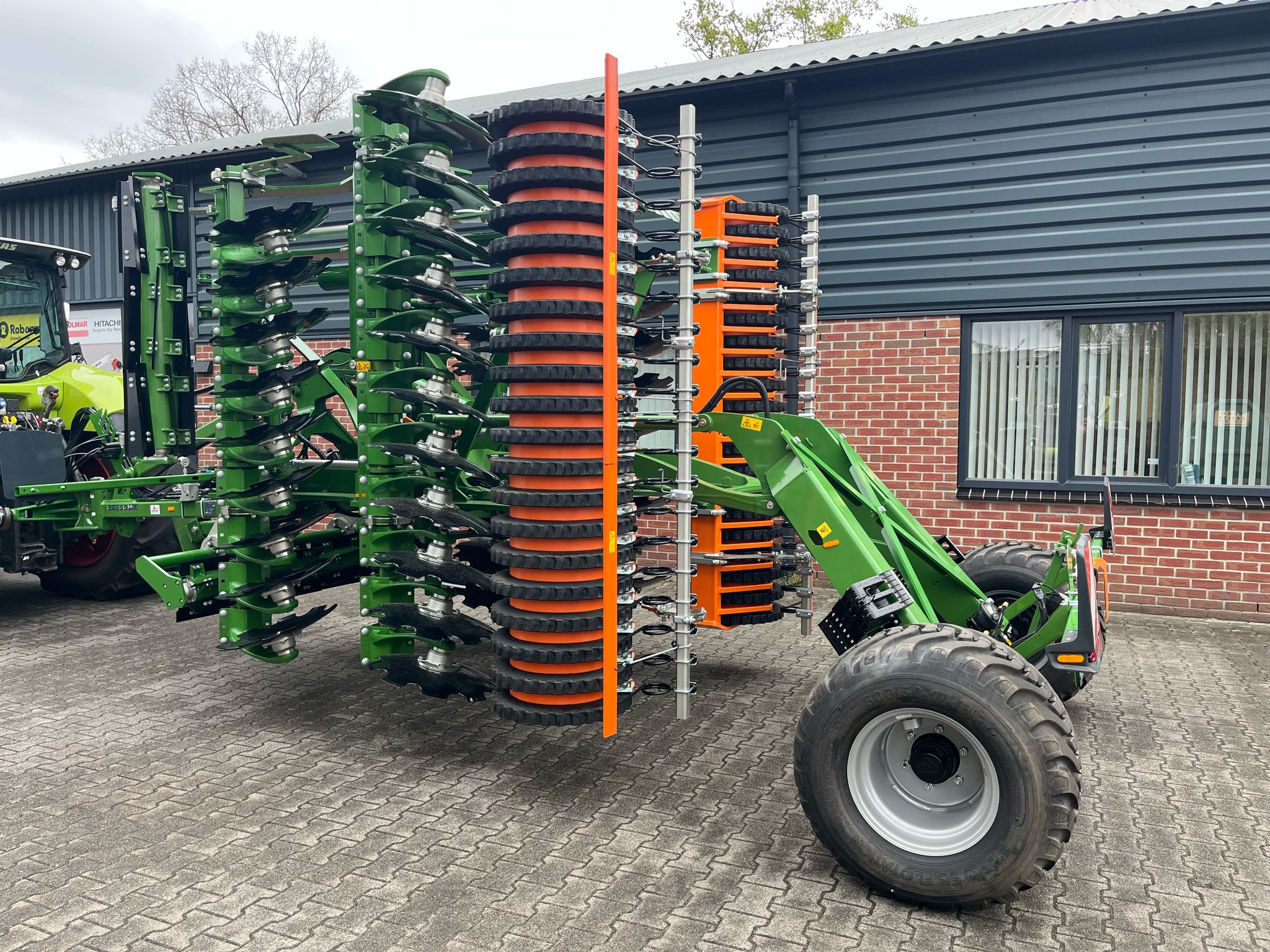 Afgeleverd-Amazone-Catros-5003XL-met-messenwals-en-Matrixwals-aan-Loon-en-aannemersbedrijf-Vink-Dwingeloo-2