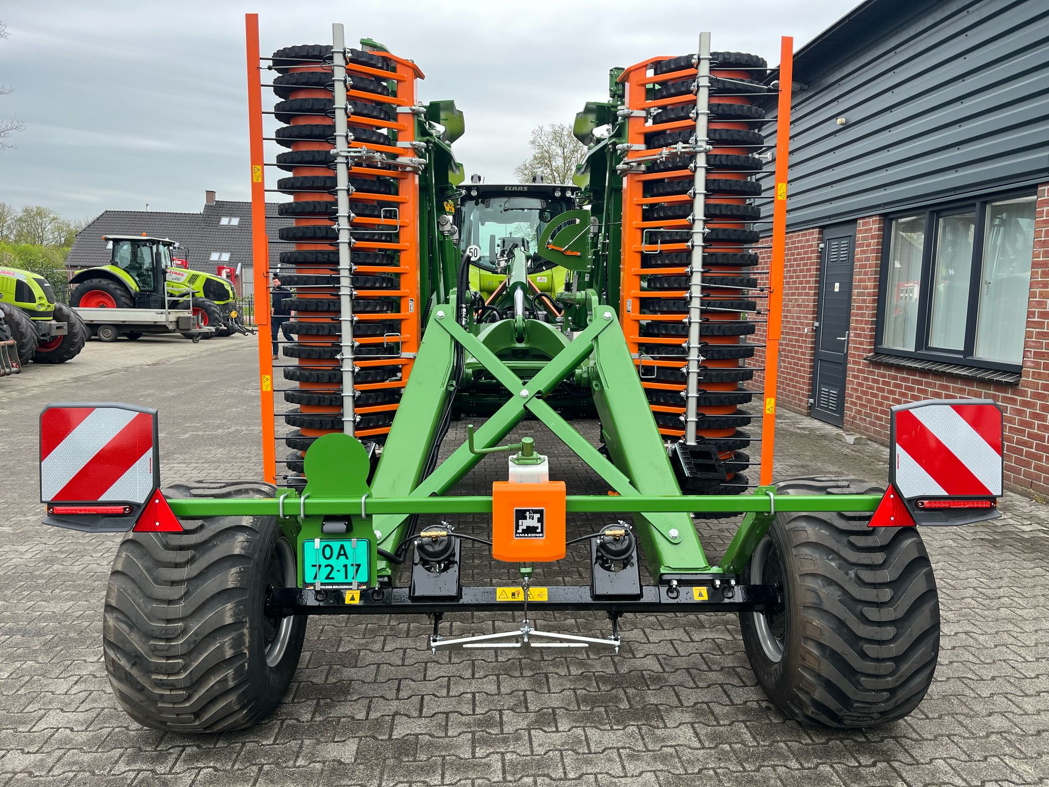 Afgeleverd-Amazone-Catros-5003XL-met-messenwals-en-Matrixwals-aan-Loon-en-aannemersbedrijf-Vink-Dwingeloo-3
