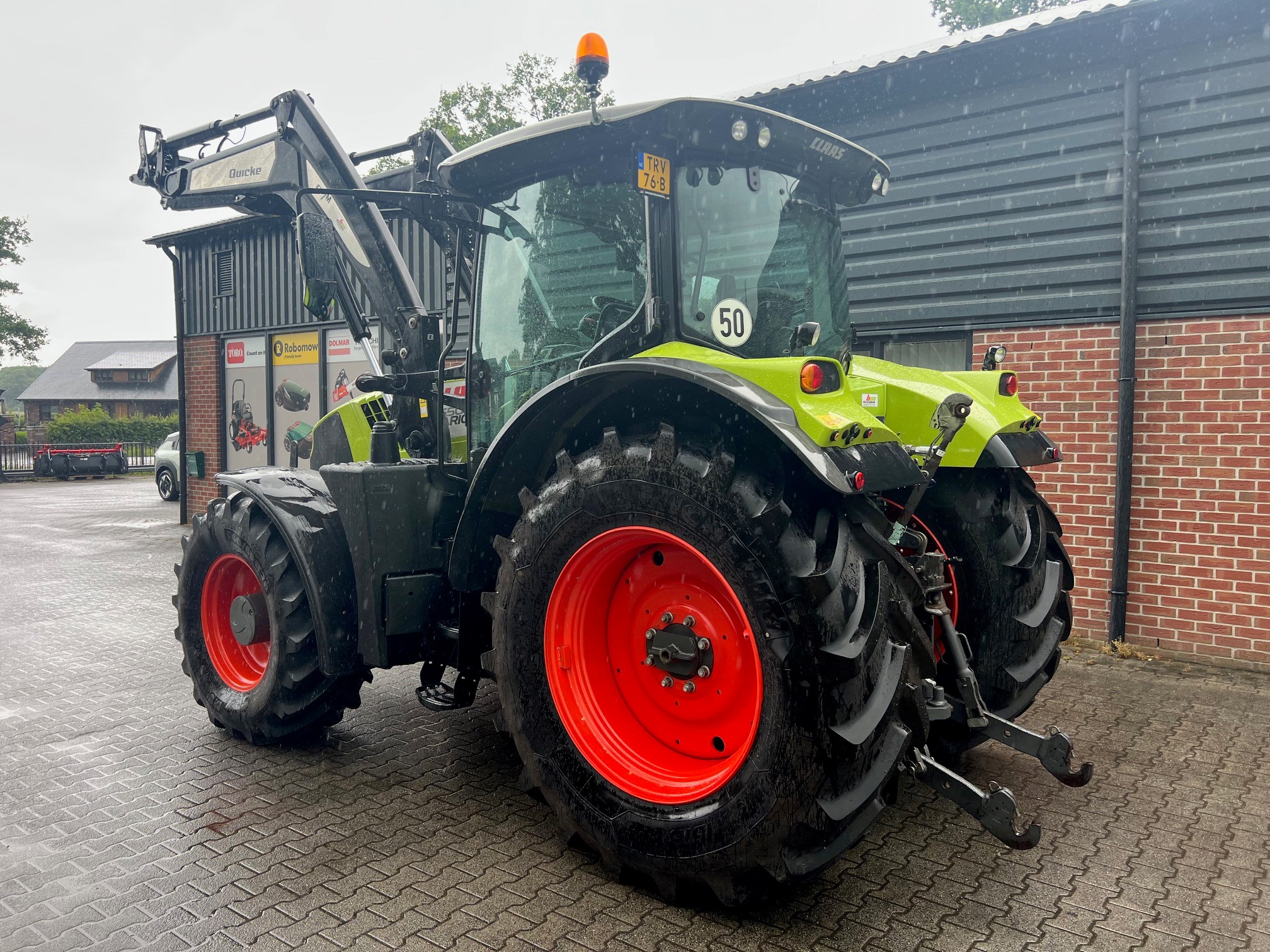 Claas-Arion-650-Drogteropslagen-3