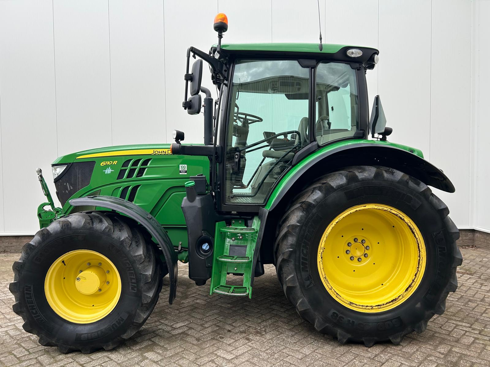 John-Deere-6R-2